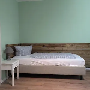 Guest house Haus Am Bach - Gemuetliche, Allershausen